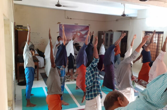 Teaching-yoga-and-meditation-to-people-in-prisons-and-jails-in-India-01.jpg