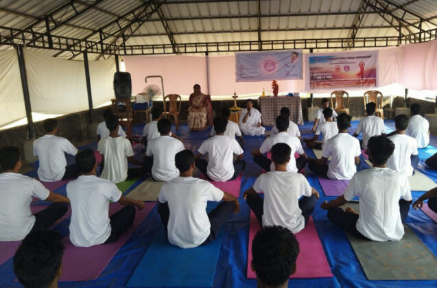 Teaching-yoga-and-meditation-to-people-in-prisons-and-jails-in-India-03.jpg