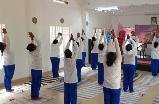 Teaching-yoga-and-meditation-to-people-in-prisons-and-jails-in-India-07.jpg