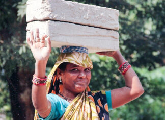 Toilet-construction-by-women-in-rural-India-builds-community-06.jpg