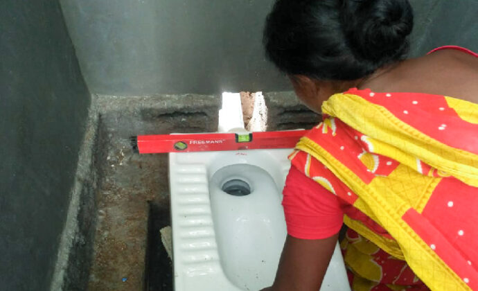 Toilet-construction-by-women-in-rural-India-builds-community-08.jpg