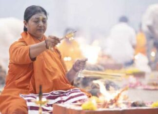 108-Female-Monastics-Offer-Yajna-for-World-Peace-at-Amritapuri-Ashram-thumbnail.jpg