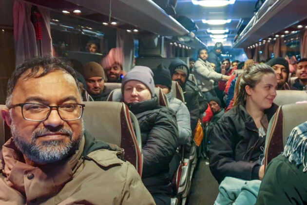 The-buses-include-Indian-nationals-Ukrainians-and-people-of-other-nationalities-fleeing-Ukraine..jpg