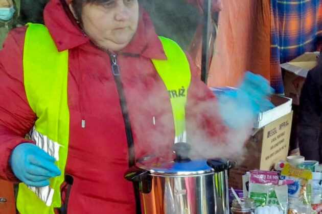 The-volunteers-with-Amma-Poland-are-braving-cold-temperatures-to-care-for-the-refugees..jpg