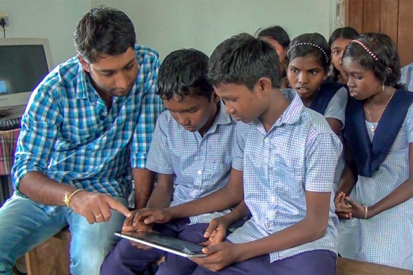 AmritaRITE-engages-rural-children-in-education-through-the-use-of-tablets..jpg
