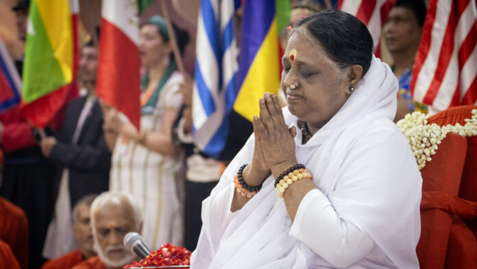 In her satsang, Amma said that each one of us has the ability to appreciate the beauty in differences.
