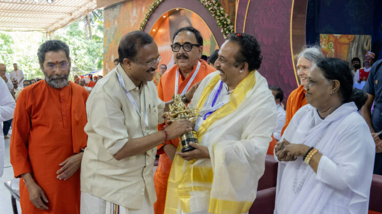 The Amritakeerti Puraskars were conferred upon four people in recognition of their exceptional contributions to the preservation and promotion of the philosophy and culture of Sanatana Dharma.